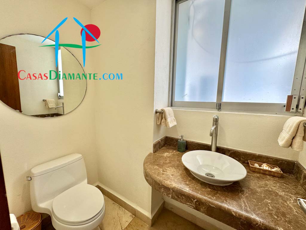 Azálea y Jazmín Azul - Baño de visitas 1